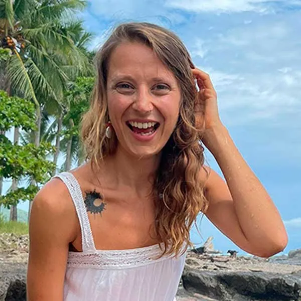 Meet April - SYI Facilitator Square Main page
